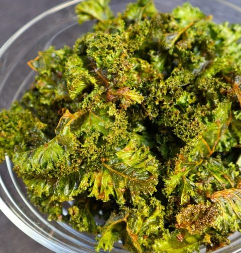 Kale Chips in a glas bowl