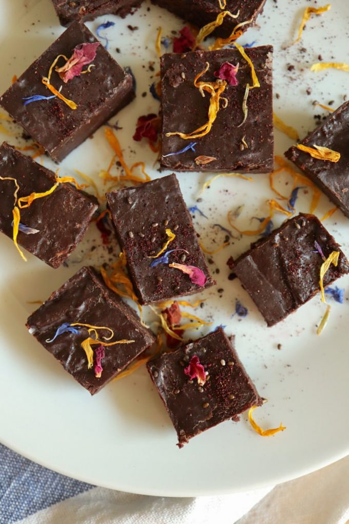Vegane Schokolade aus Datteln selber machen
