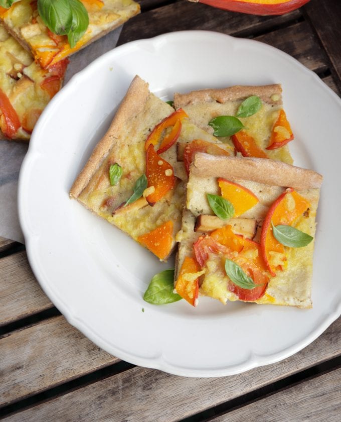 Pizza mit Kürbis und Cashewsauce - vegan