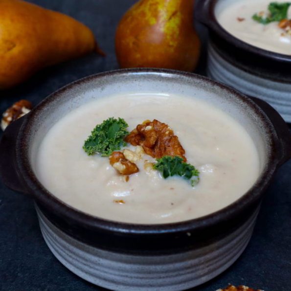 Topinambur Suppe mit Birnen und Walnüssen | lecker vegan