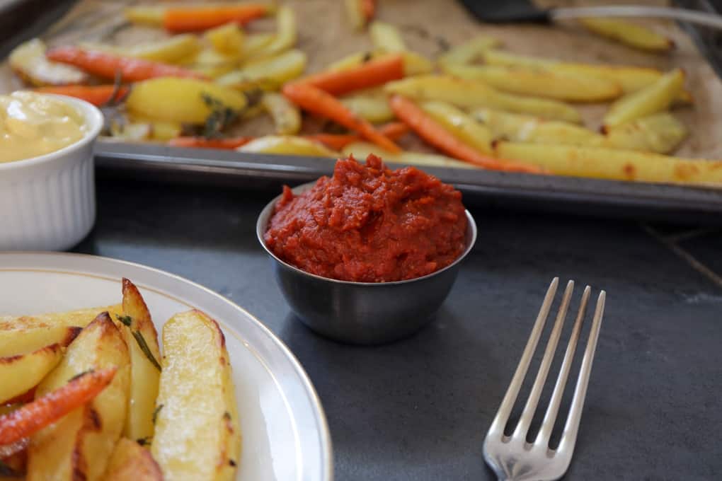 Zuckerfreies Ketchup selber machen mit Ofenkartoffeln und Karotten