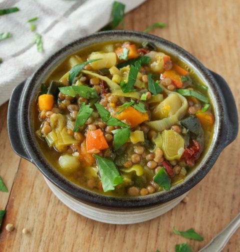 Linsensuppe mit saisonalem Gemüse